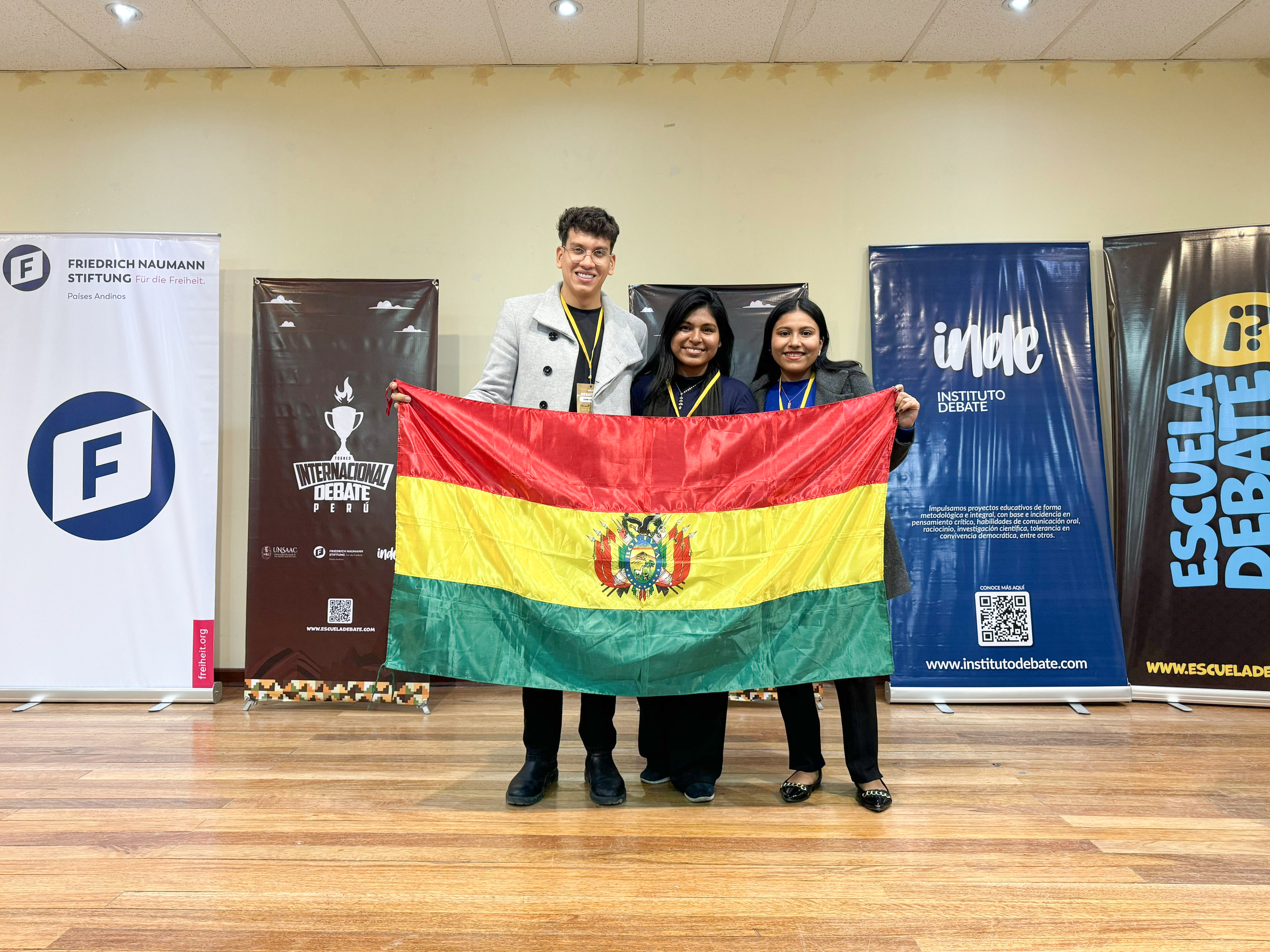 Equipo UPSA de Derecho gana el torneo Internacional de debate