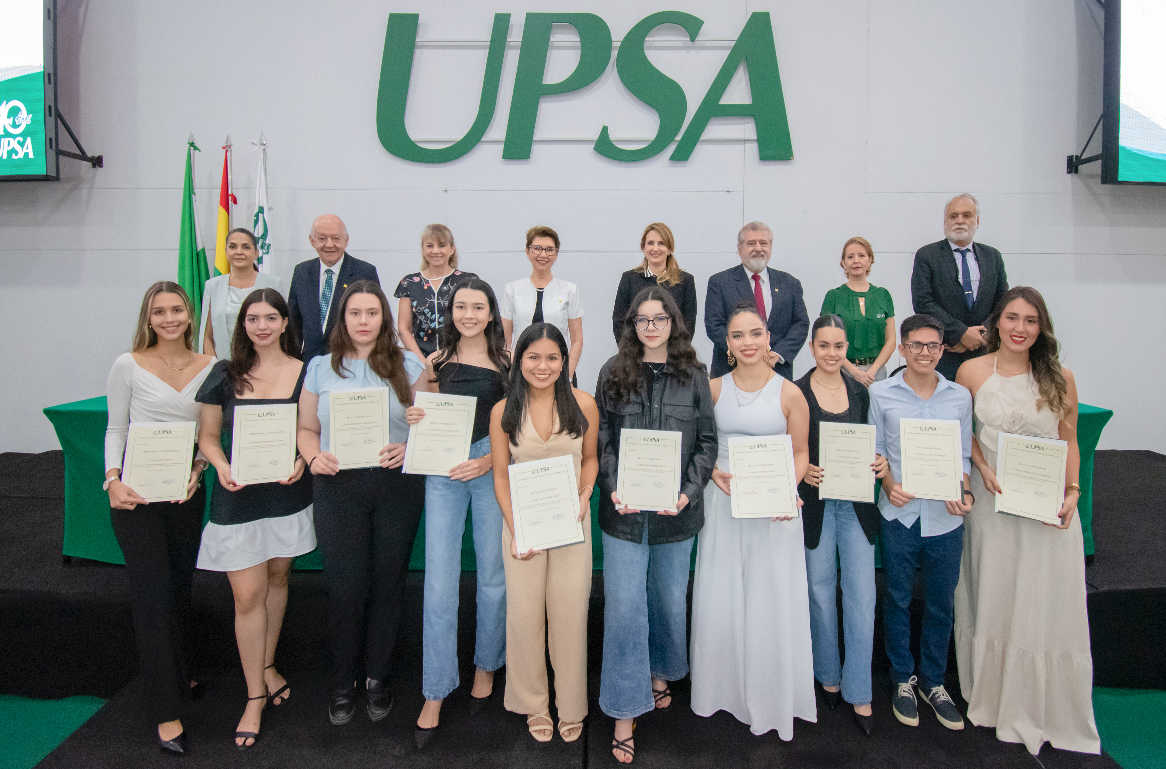 UPSA entregó Becas a la Excelencia por el semestre 1/2024