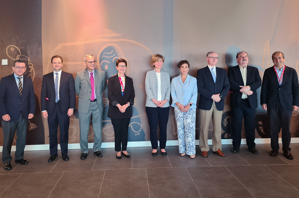 Autoridades UPSA en evento internacional de la Universidad de Navarra